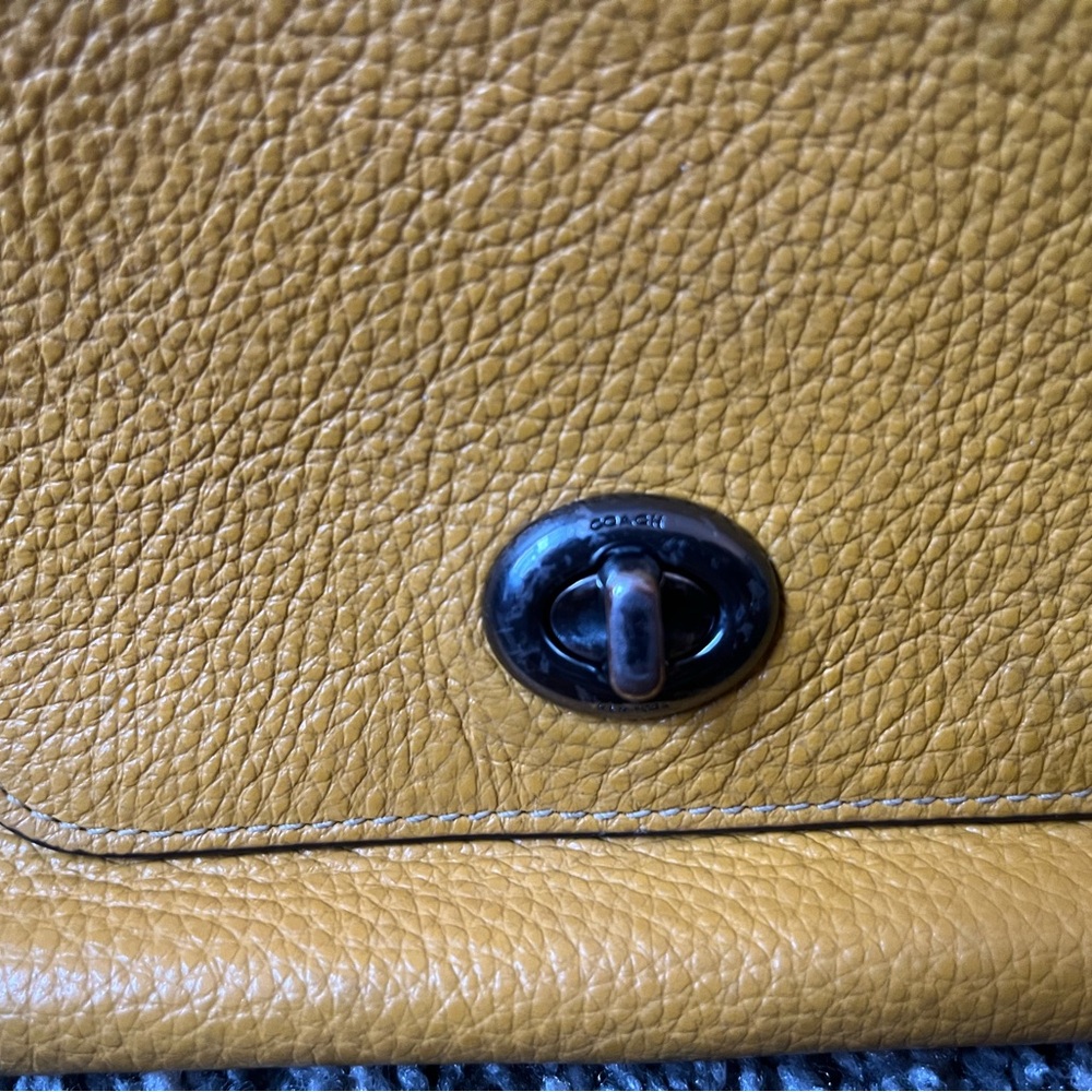 Coach crossbody pebbled leather purse - Picture 2 of 10